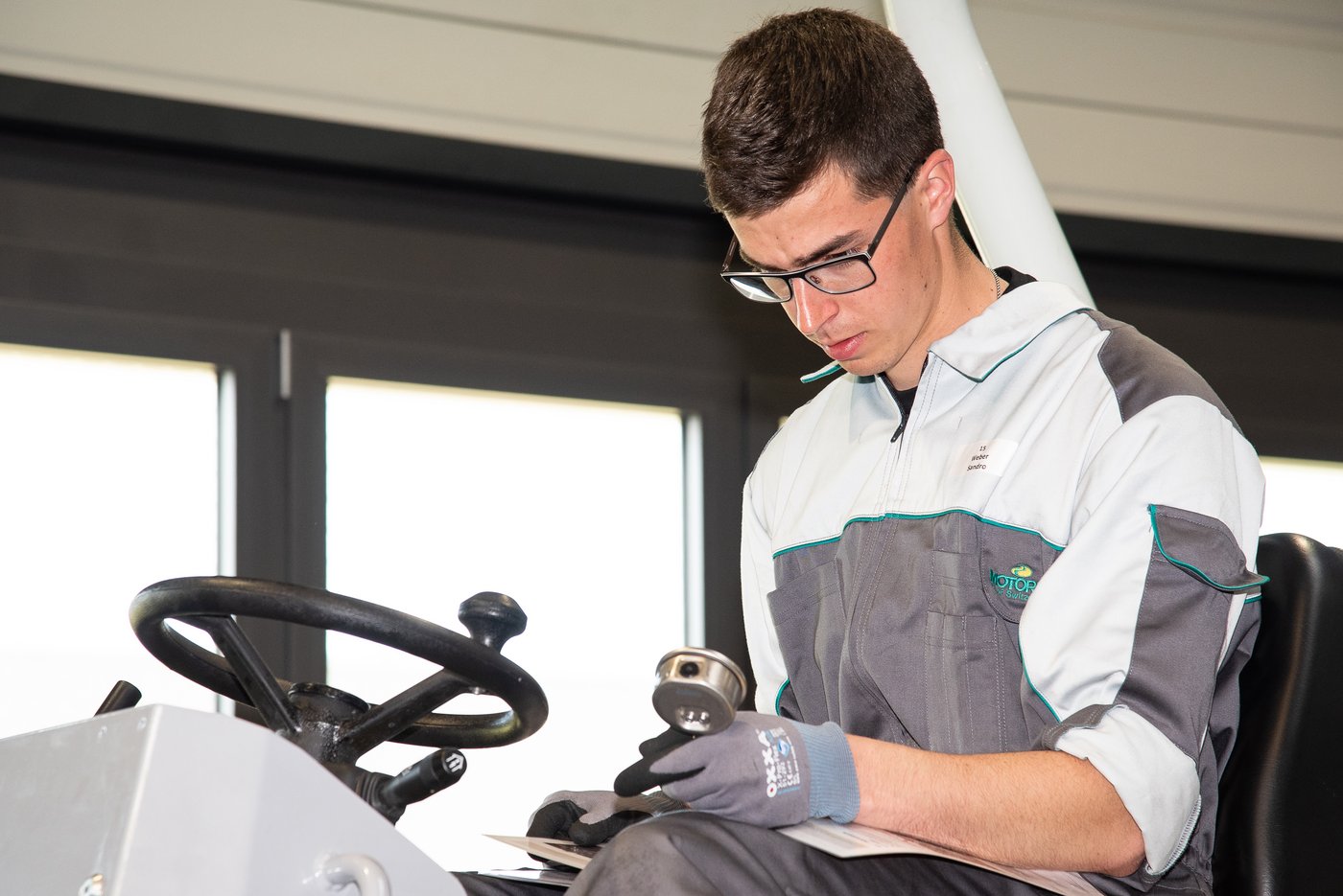 Sandro Weber aus dem St.-Gallischen Zuzwil - der erfolgreiche Landmaschinenmechaniker ist einer der Teilnehmer an den Berufsweltmeisterschaften in Graz, Österreich. (Bild Agrotec Suisse)