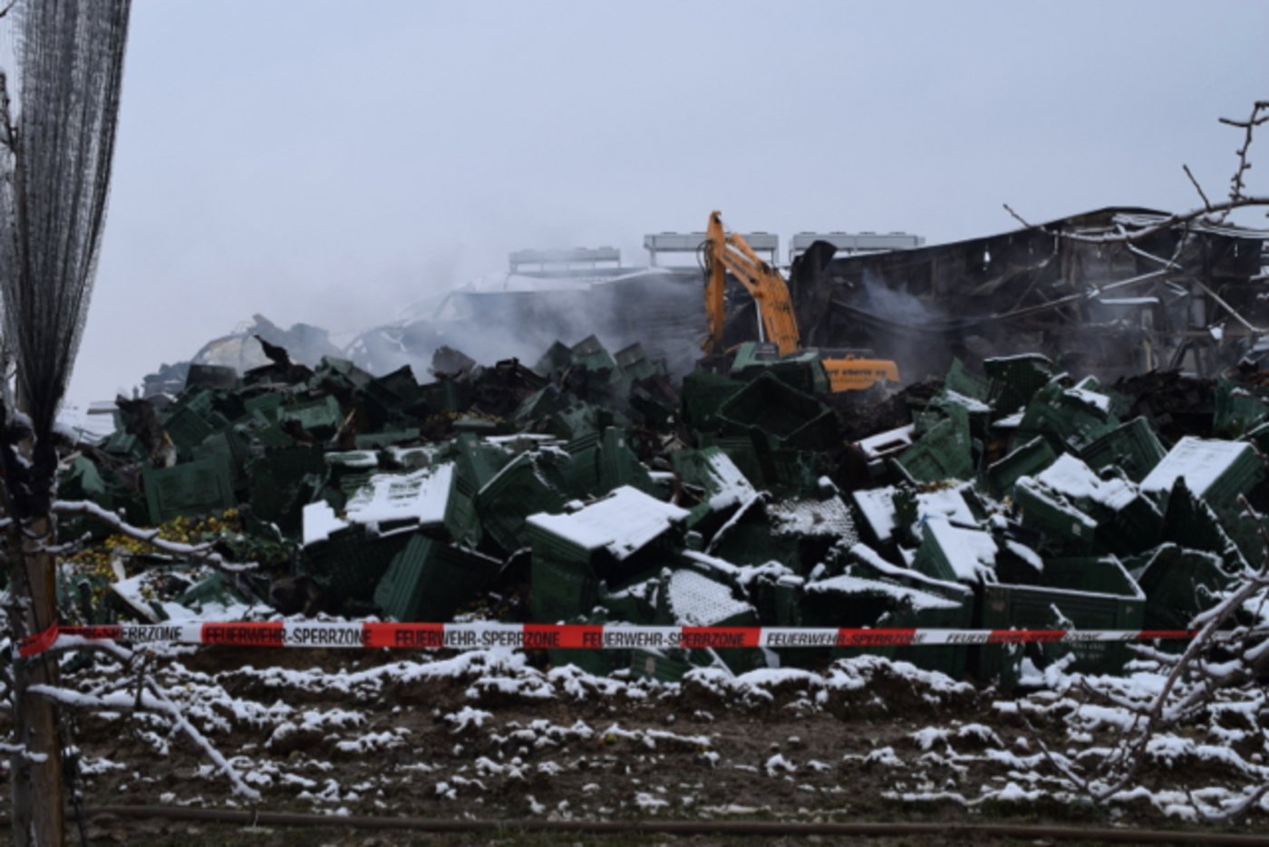 Rund 1000 Tonnen Äpfel und Gemüse sollen ein Raub der Flammen geworden sein.