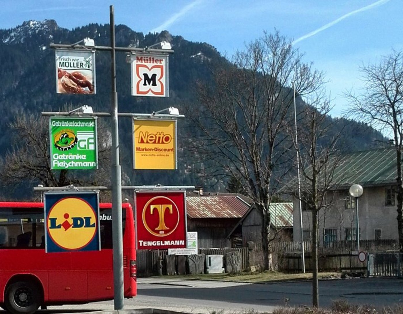 In ganz Deutschland beschäftigt die krisengebeutelte Supermarktkette Kaiser's Tengelmann noch rund 15'000 Menschen in über 400 Filialen. (Bild ji)
