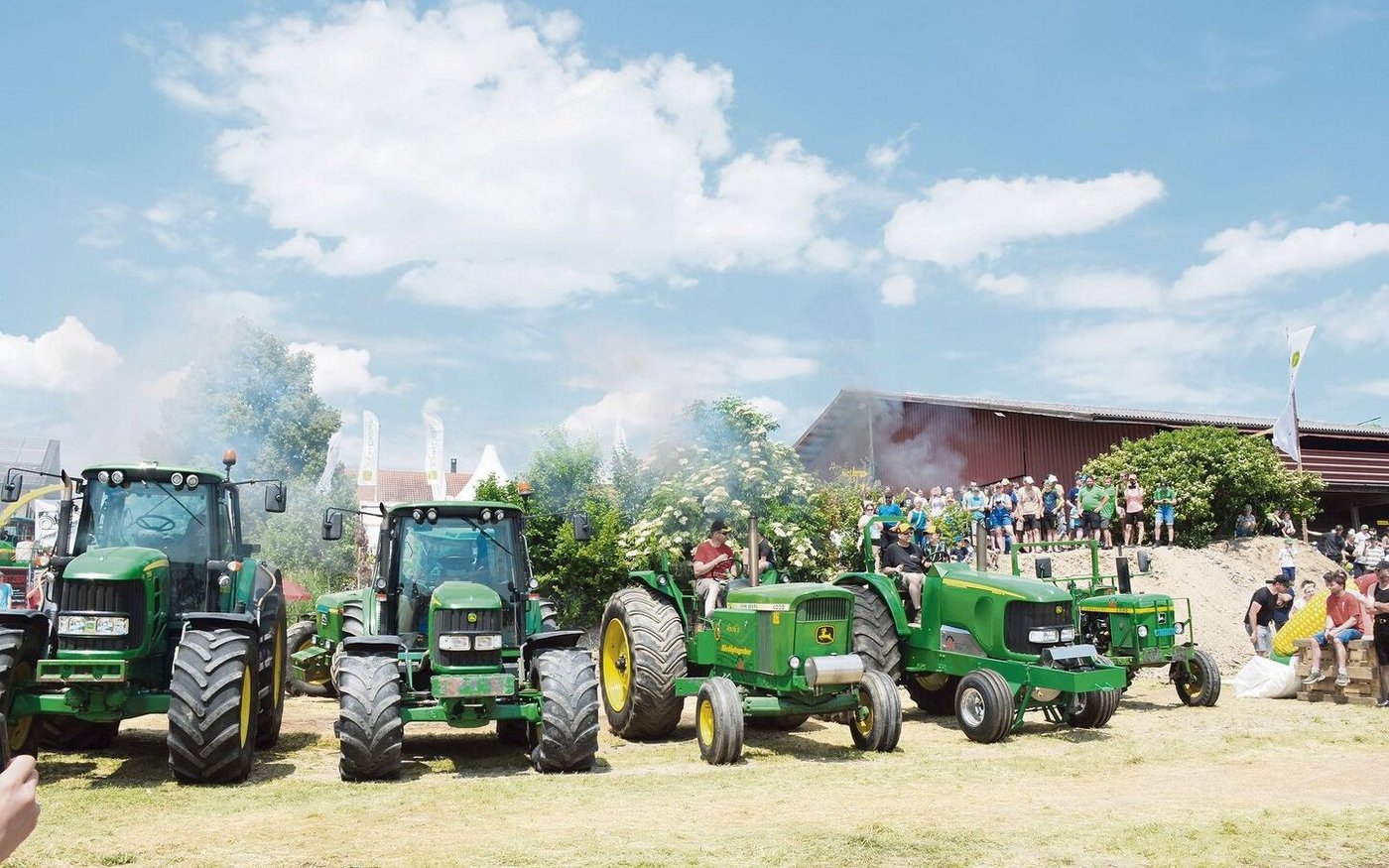 Gelb und Grün waren an der Traktorenparade die vorherrschenden Farben.