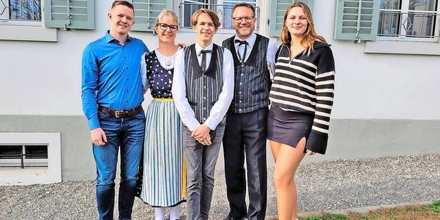 Familie Sturzenegger engagiert sich voll für das Trachtenfest: Sascha, Sissi, Luc, Hans Ulrich und Sue Sturzenegger (v. l.). 