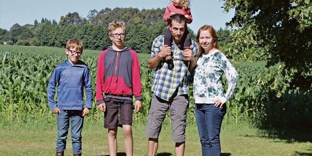 Simon und Rahel Bichsel leben seit sechs Jahren mit den drei Kindern auf einer Farm in Neuseeland. Dort bauen sie unter anderem Süssmais, Kürbisse und Rosenkohl an.