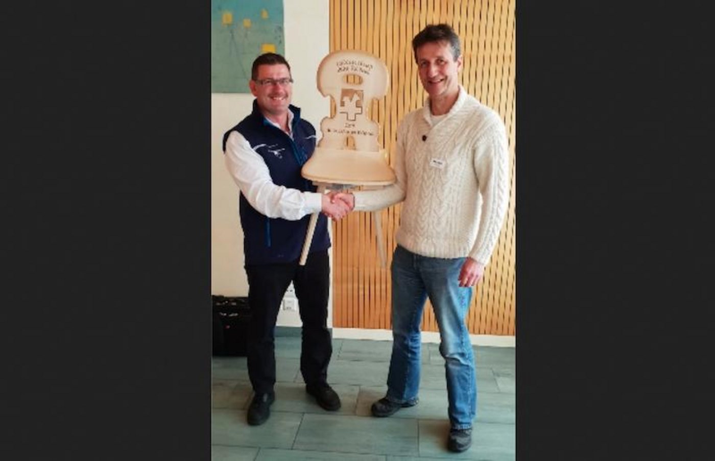 Der abtretende Vereinspräsident René Riedweg übergibt sein Amt dem neugewählten Präsidenten Michael Flückiger (Bild z.V.g.)