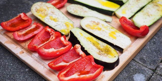 Am schönsten fürs Auge und am abwechslungsreichsten für den Gaumen ist eine bunte Mischung von Grillgemüse. (Bild Pixabay)