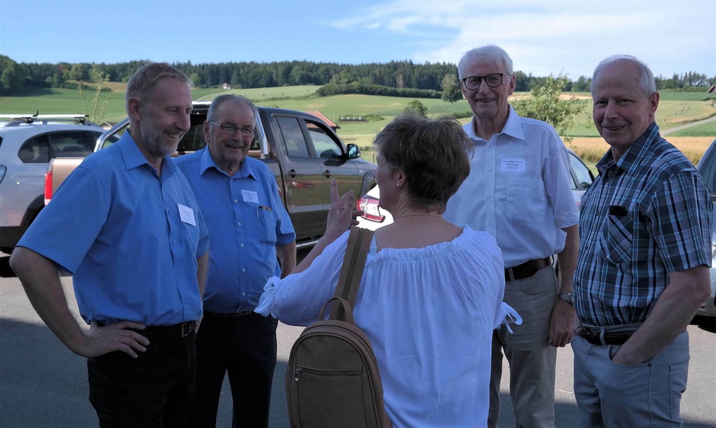Man kennt sich von früher, von links, Walter Gut, Rektor BBZN, Urs Vögeli, 1. Leiter der Maschinenschule Hohenrain und René Fessler, später Direktor von Willisau. (restliche Bilder Josef Kottmann)