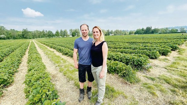Jürg und Priska Morf Jürg und Priska Morf organisieren das Singlepflücken und machen Selfpick im grossen Stil mit Erdbeeren und Gemüse.