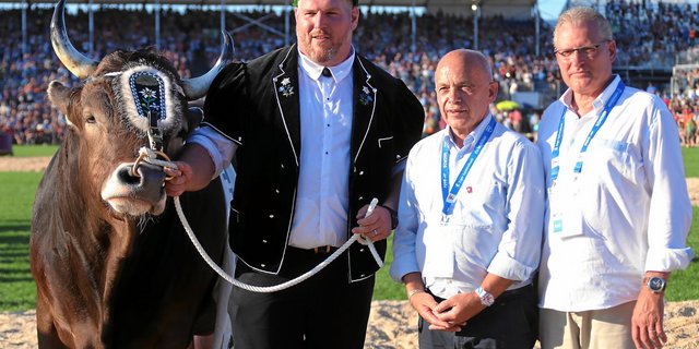 Zu den Rednern am Lysser Fest soll auch Bundesrat Ueli Maurer (Mitte) gehören. (Bild Swiss Image)