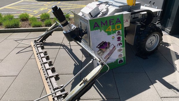 Der autonom fahrende, elektrisch betriebene Bergmäher Amea 4.0 ist als Prototyp im Einsatz. 