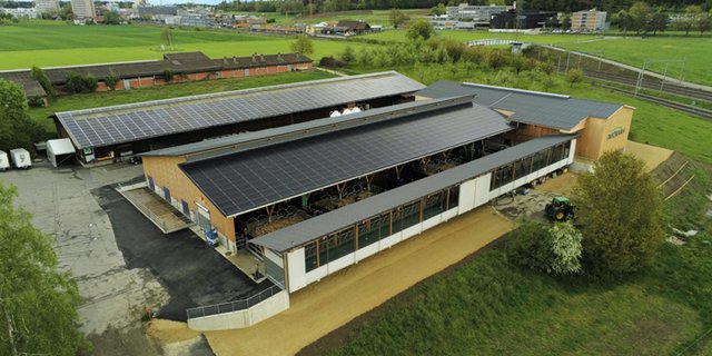 Der neue Rüttistall aus der Luft. (Bild mr)