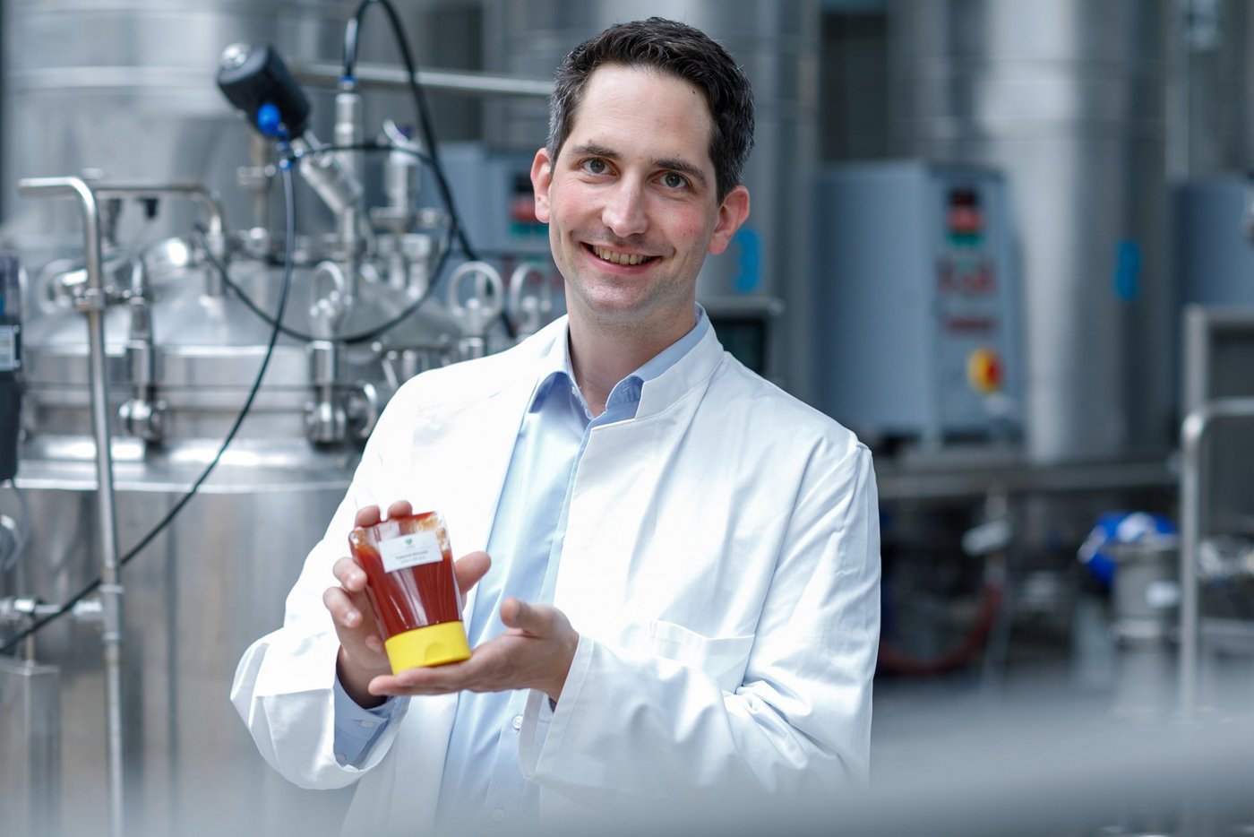«Der Ketchup mit unserer Allulose schmeckt so, wie Ketchup schmecken soll», sagt Savanna Ingredients-Geschäftsführer Dr. Timo Koch. Er stellt mit seinem Start-up echten Zucker ohne Kalorien her. (Bild obs/Pfeifer & Langen GmbH & Co. KG/Philippe Ramakers)