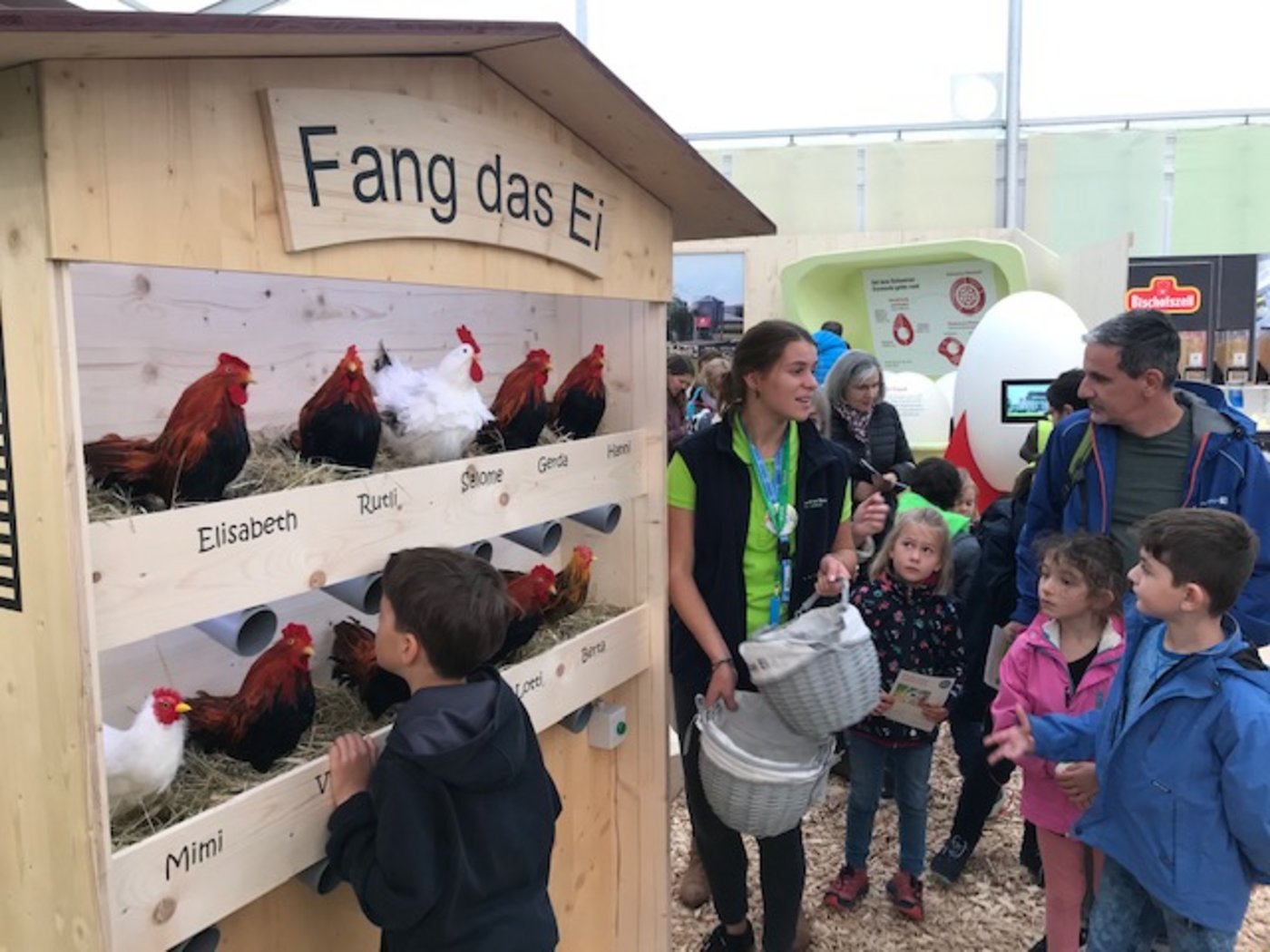 Hoher Andrang in der Sonderschau Ei. (Bild akr)