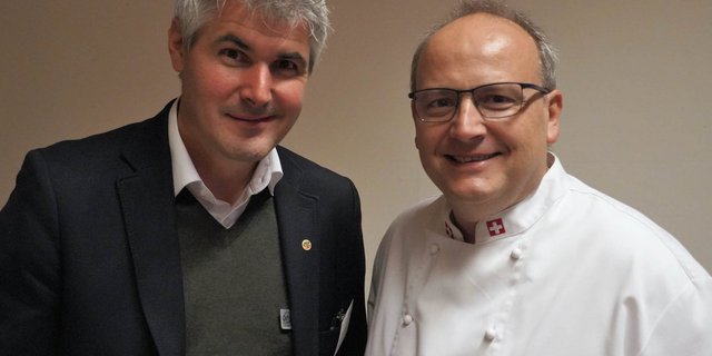 Pierre-Alain Pabst, Direktor von Terroir Fribourg, und Bäcker Didier Ecoffey wollen regionale Produkte weiterentwickeln und die Kunden immer wieder überraschen. (Bild mr)