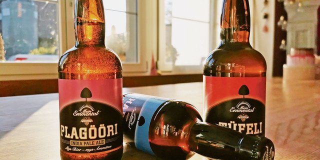 Gefragte Spezialitäten: Die Brauerei «Mein Emmental» freut sich trotz der Krise über einen guten Absatz.(Bild sb)