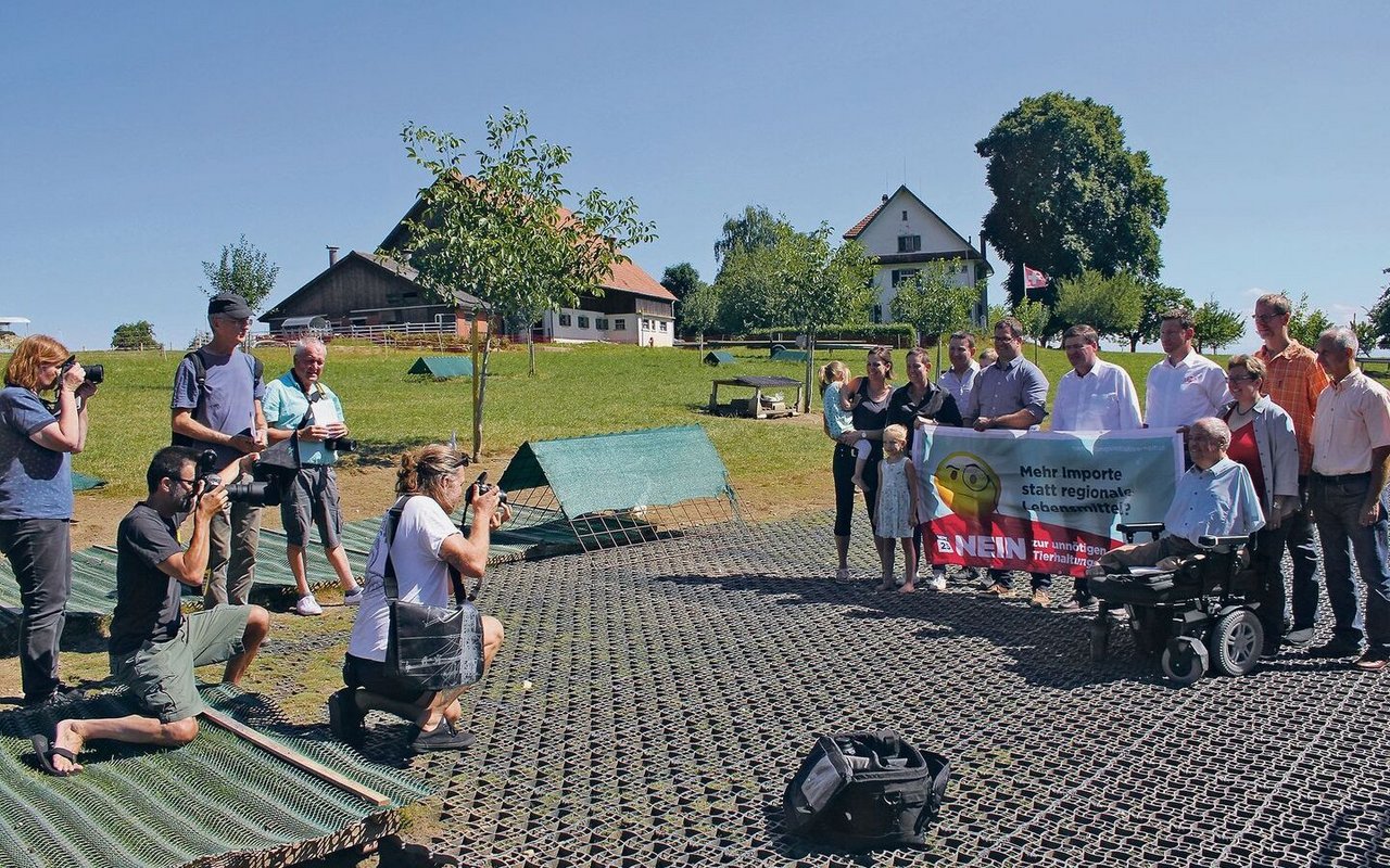 Das Thurgauer Nein-Komitee gegen die Massentierhaltungsinitiative organisierte in Homburg eine Medienkonferenz, weitere Informationsanlässe folgen. Das Medieninteresse war gross.