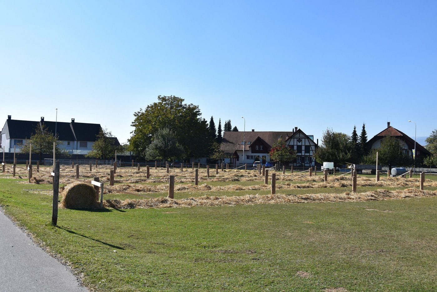 Der Schauplatz auf dem Seelandhof in Worben BE steht noch leer. Morgen Samstag werden zirka 200 Kühe darauf stehen.
