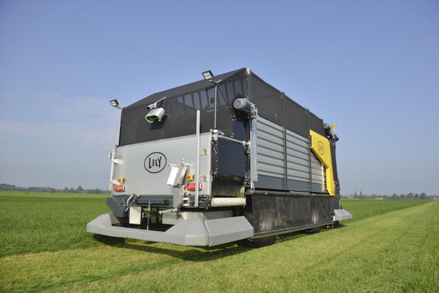 Der Lely Exos automatisiert die Ernte und Verfütterung von Frischgras. (Bilder Lely)