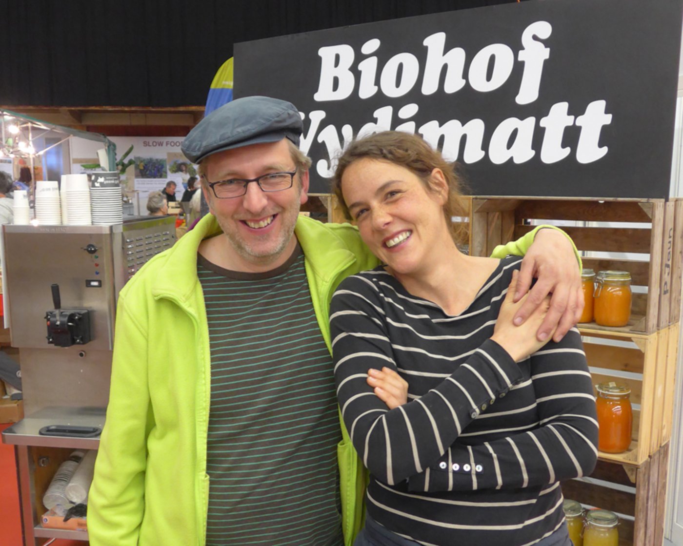 Stephan Jaun und Ursina Steiner verwöhnten mit Frozen Joghurt und allerlei Leckereien von ihrem Biohof. (Bild akr)