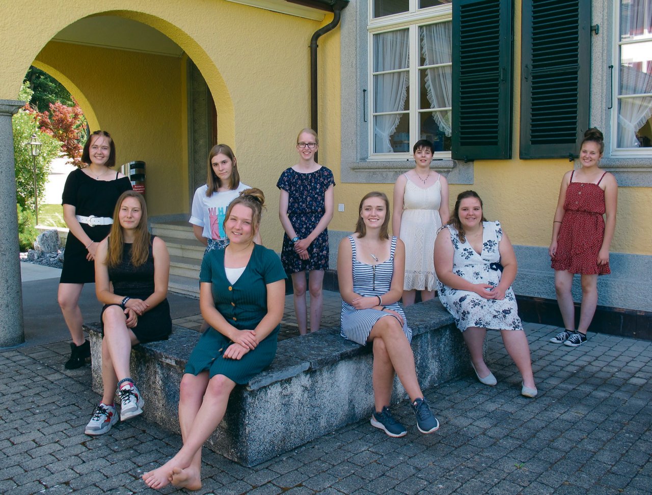 Diese zehn Frauen haben das Bildungsjahr Hauswirtschaft absolviert.