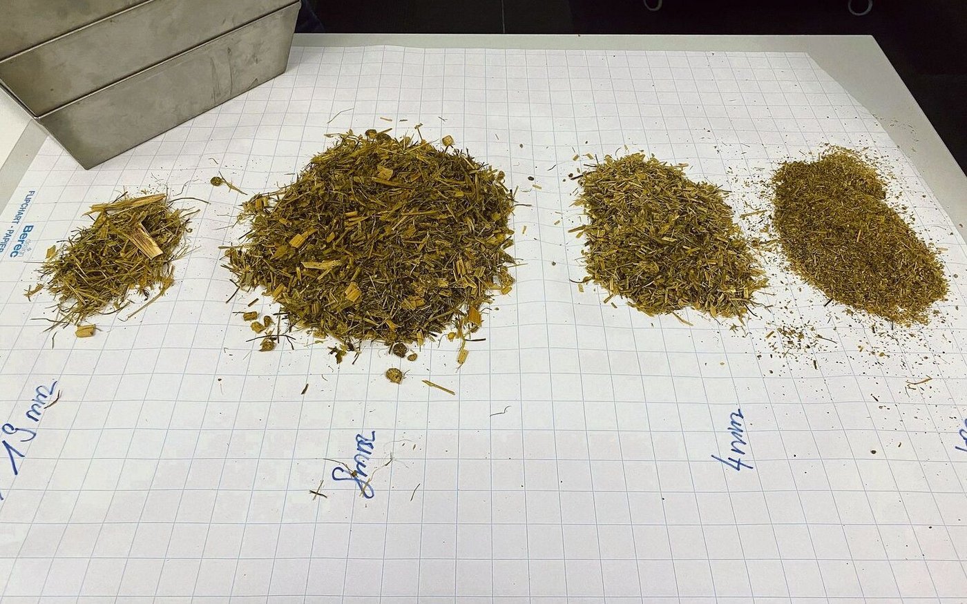 Eine optimale Verteilung der Fraktionen für maximale Effizienz. Der Grossteil einer Ration sollte bei der Lochgrösse von 8 mm in einer Schüttelbox hängenbleiben.