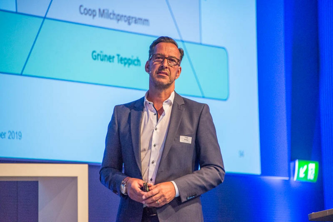 Coop-Vertreter Roland Frefel wies darauf hin, dass alleine in den Coop-Regalen rund 200 verschiedene Drink-Milch-Produkte zu finden seien. Der Grüne Teppich sei dabei nur einer von verschiedenen Standards, anhand derer die Produktvielfalt differenziert werde.