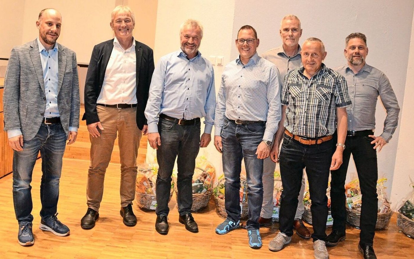 Die Verwaltung: Gion Capeder, Jürg Hess, Andreas Guhl, Erich Eberle, Thomas Albrecht, Peter Mosberger und René Zollinger. 
