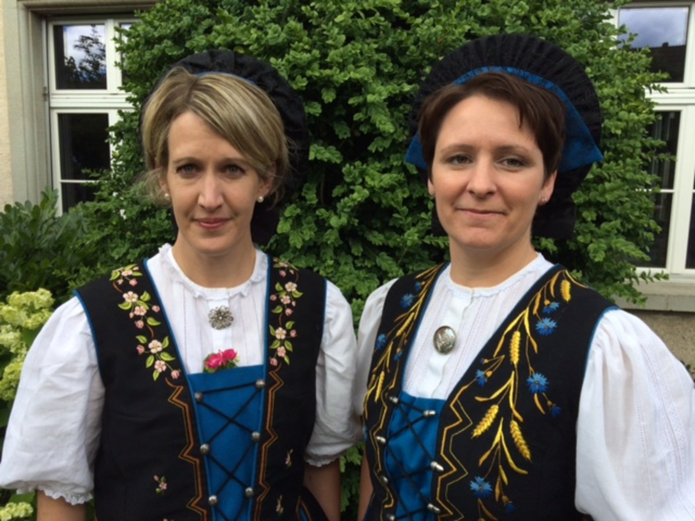 Susanne Fuster und Rajka Frei: die beiden einzigen Diplomierten Bäuerinnen stammen aus dem Kanton Zürich und brillierten mit Topnoten. (Bild akr)