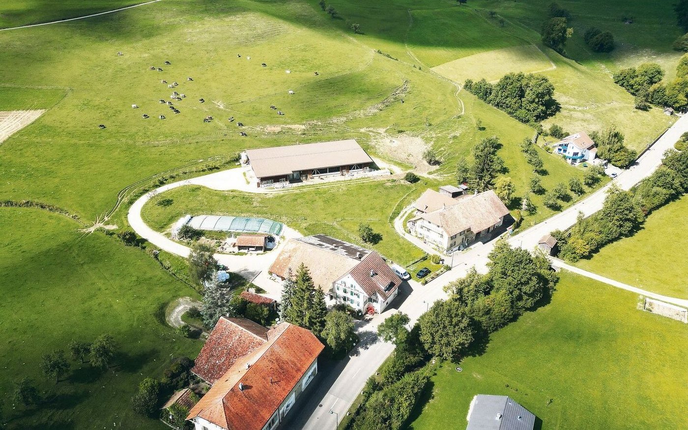 Der Hof von Familie Thommen-Plüss liegt an der Hauptstrasse in Zeglingen und trägt keinen Namen. 
