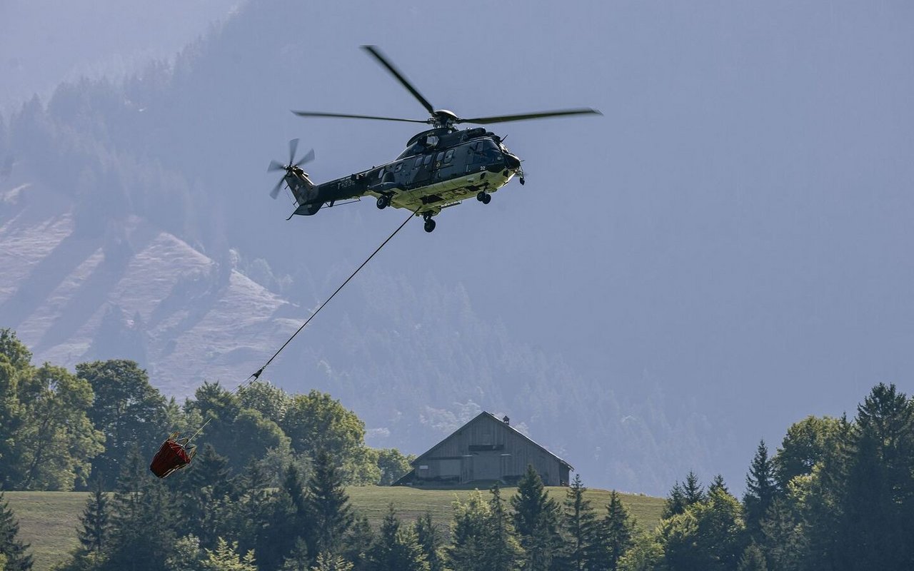 Geht es um die Wasserversorgung auf den Alpen, ist die Schweizer Armee sehr hilfreich.