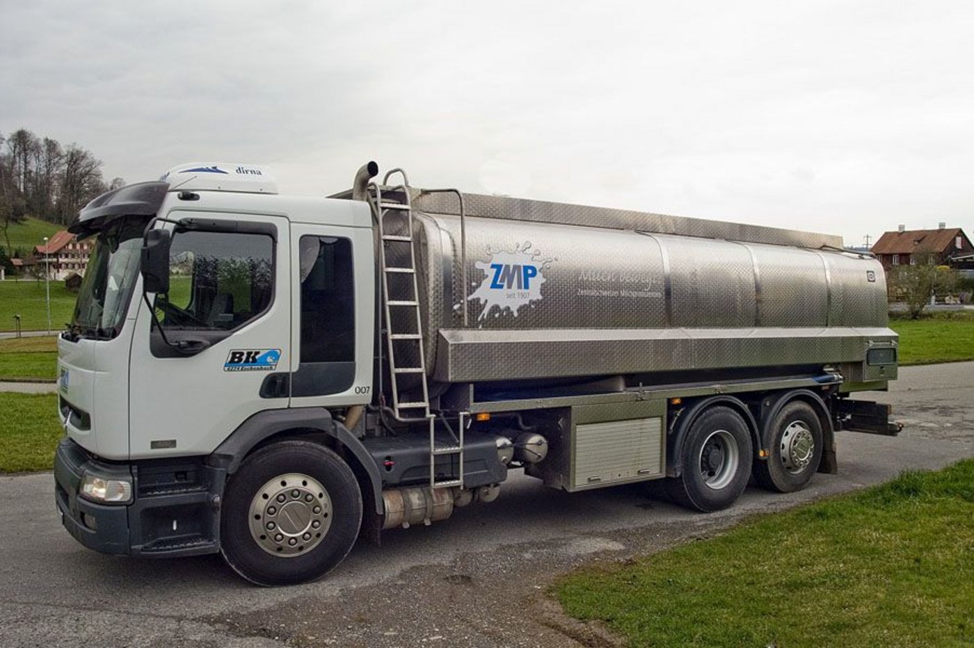  Die ZMP-Milchlieferanten werden am kommenden Samstag über die bereits beschlossenen Preissenkungen informiert. (Bild: BauZ)