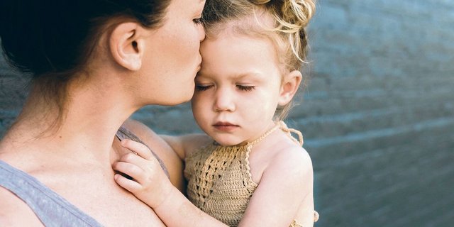 Alle Eltern kennen das: Es gibt gute und schlechte Tage. Wichtig ist, dass Kinder wissen, dass sie sich auf ihre Eltern verlassen können und so geliebt werden, wie sie sind.
