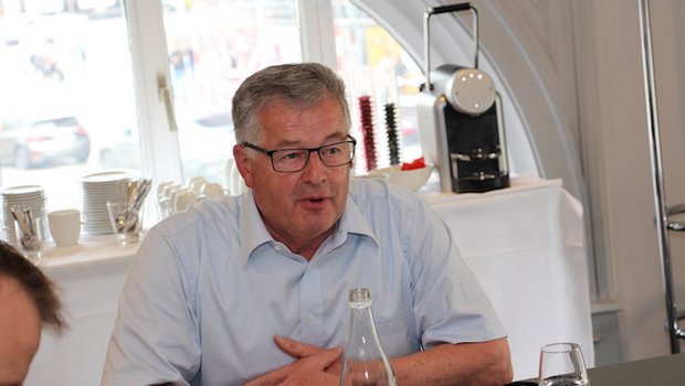 Der Heupreis sinkt um acht bis neun Franken Ruedi Zgraggen, Präsident des Schweizer Raufutter-Verbands gab die neuen Preise bekannt. (Bild rü)