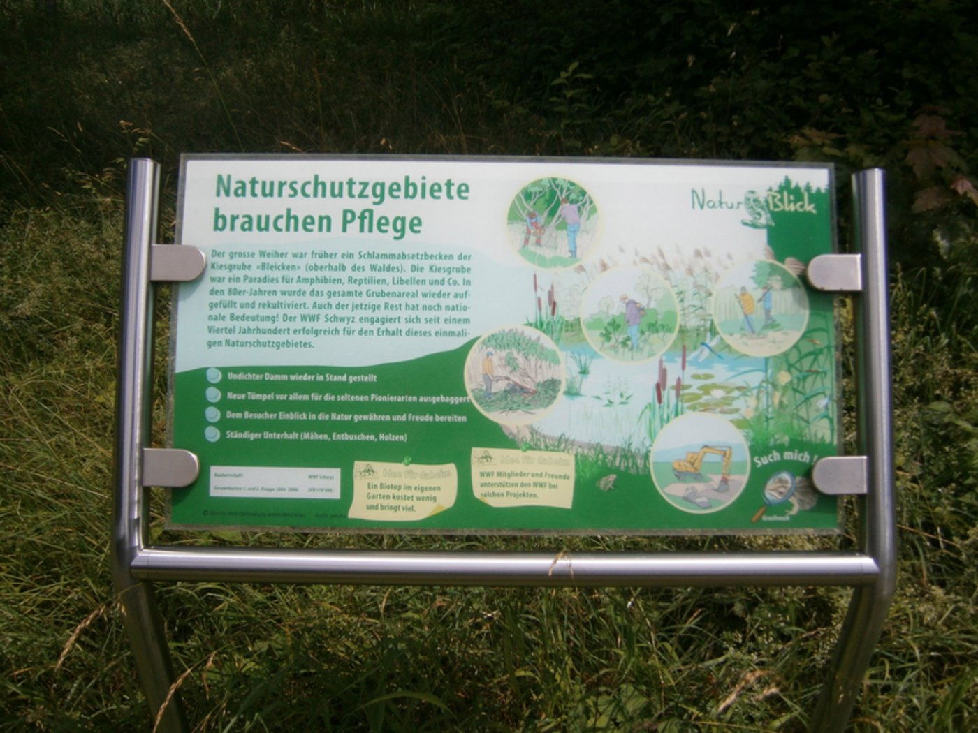 In der Region gibt es verschiedene Themenwege und entsprechend viele Hinweisschilder.