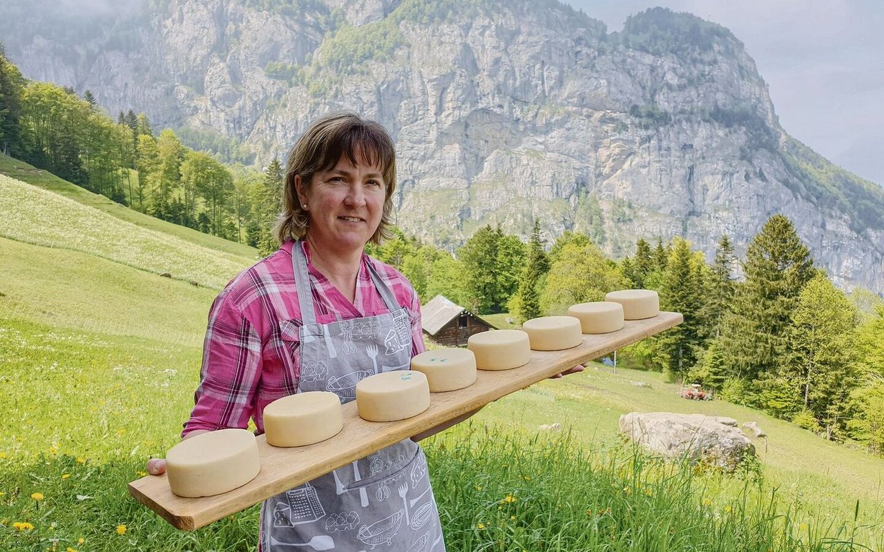 Den Ziegenkäse produziert Helen Zurfluh auf dem Familienbetrieb. Er wird direkt vermarktet. 