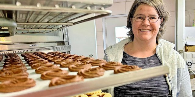 Die gelernte Konditorin-Confiseurin geht auch heute noch ihrer Leidenschaft nach: Zu Hause backt und kocht die 40-Jährige für Familie und Kundschaft. 
