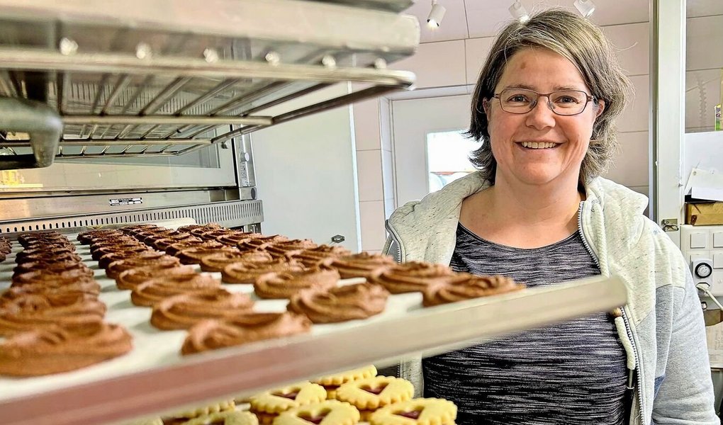 Die gelernte Konditorin-Confiseurin geht auch heute noch ihrer Leidenschaft nach: Zu Hause backt und kocht die 40-Jährige für Familie und Kundschaft. 