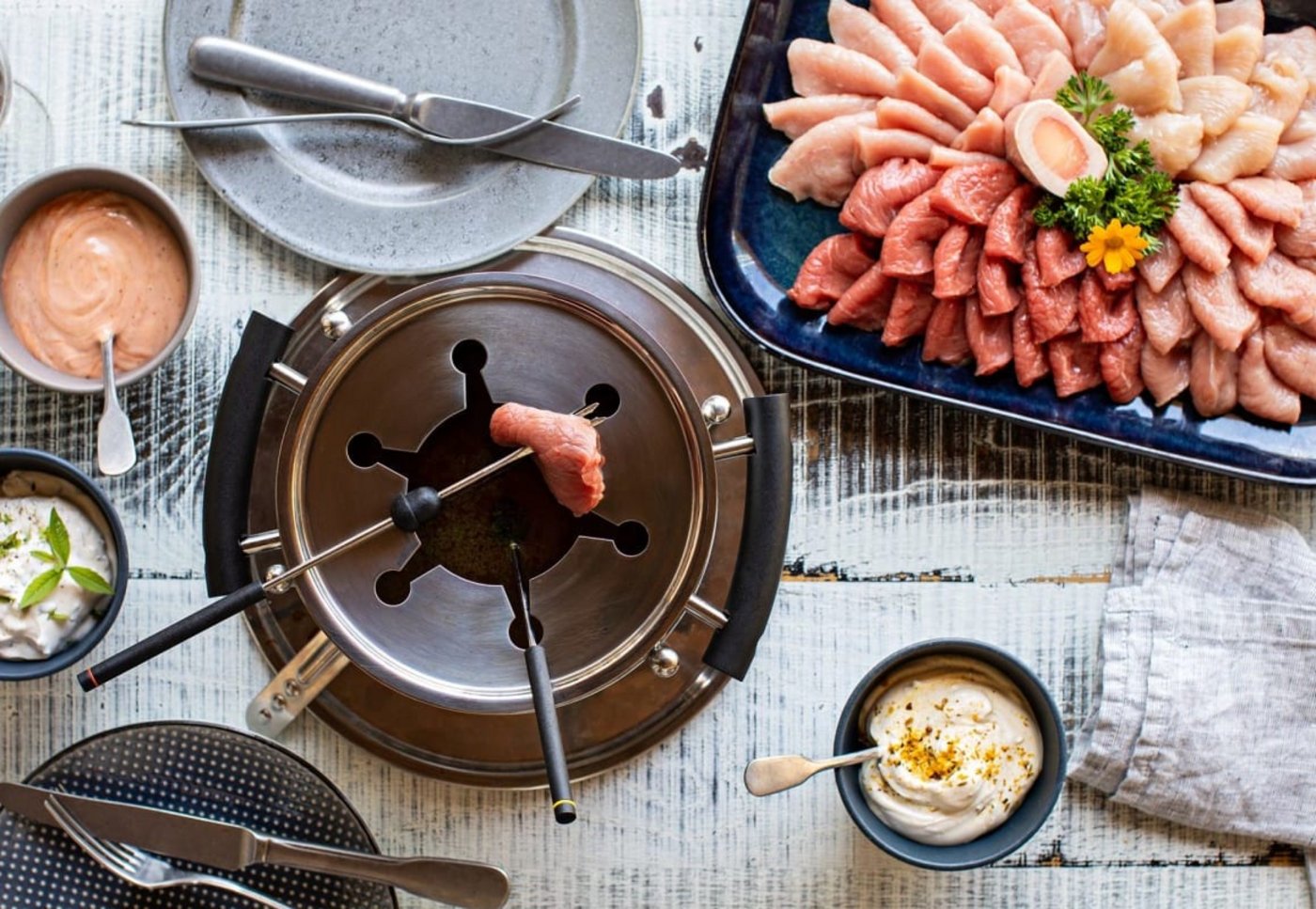 Fondue Chinoise ist ein typische Gericht für die Festtage. (Bild Swissmilk)