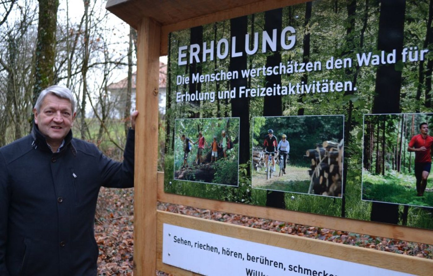 Der 1999 eröffnete Waldlehrpfad auf dem LIG-Areal gehört zu den wichtigen Marchsteinen von Hans-Jakob Bracher.