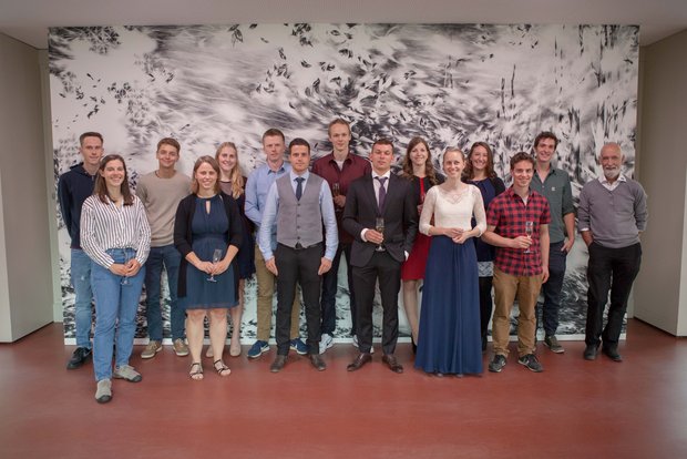 Diese Diplomandinnen und Diplomanden schlossen den Bachelor in Agronomie ab Von den fünf abschliessenden Vertiefungen des Bachelor-Studiums Agronomie waren die Pflanzenwissenschaften die zahlreichste. (Bild Gioele Bossi)
