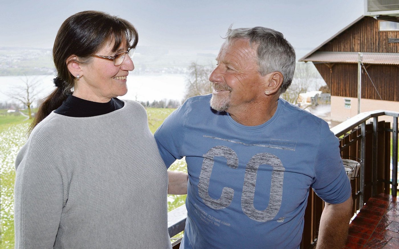 Brigitte und Walter Arnold auf ihrem heute verpachteten Betrieb Schlieriberg in Weggis.  (Bild gb)