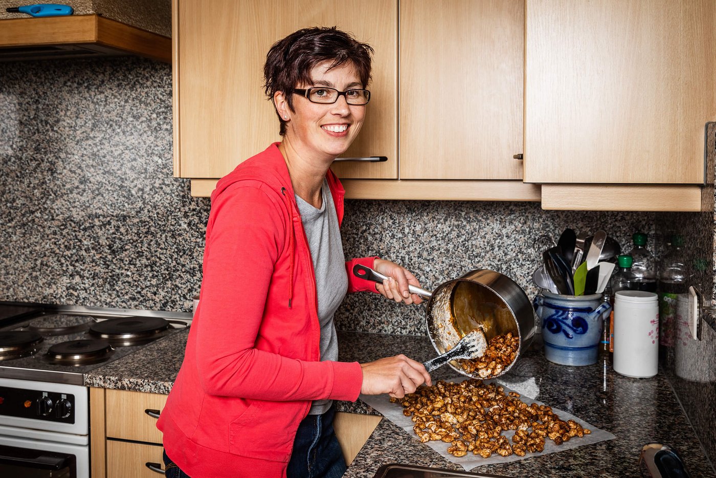 Landfrauenküche 2019 - Manuela Achermann Foto-Shooting in der Küche (Bild: SRF/Ueli Christoffel)