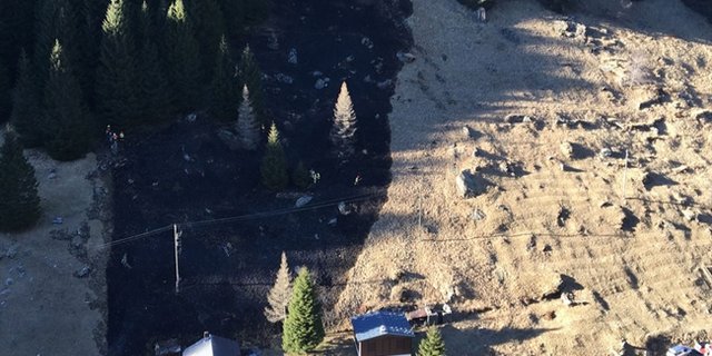 Rund 50 Meter mal 100 Meter Wiesland brannten. (Bild Kapo GR)