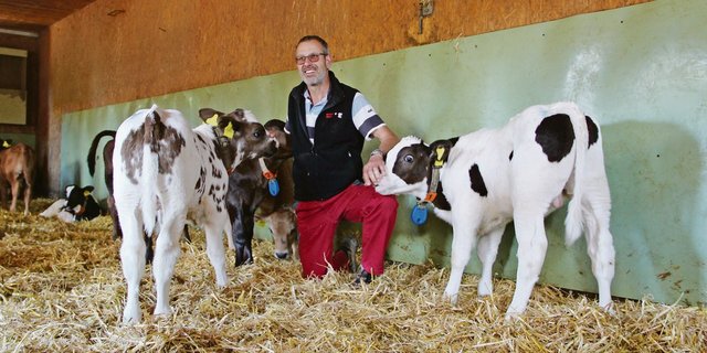 Franz Hagenbuch ist Munimäster und Swiss-Beef-CH-Präsident. Als solcher verlangt er von Swissgenetics, dass bei den Fleischrassenstieren leichtere und frühreife Stiere ausgewählt werden.(Bild  Sebastian Hagenbuch)
