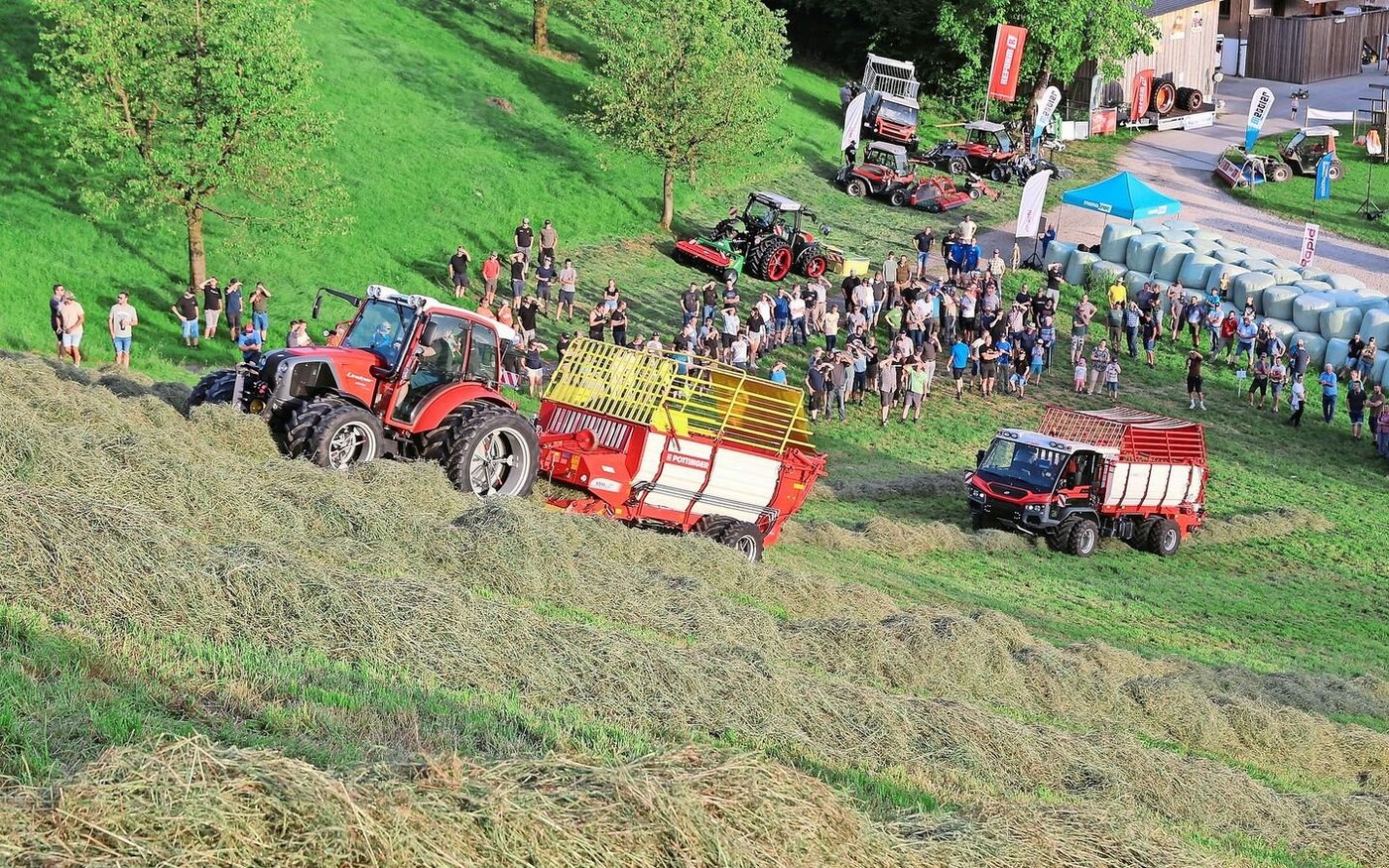Sowohl Transporter als auch Traktor und Triebachsladewagen bewältigten den Steilhang auf dem Betrieb Oberziswil problemlos.