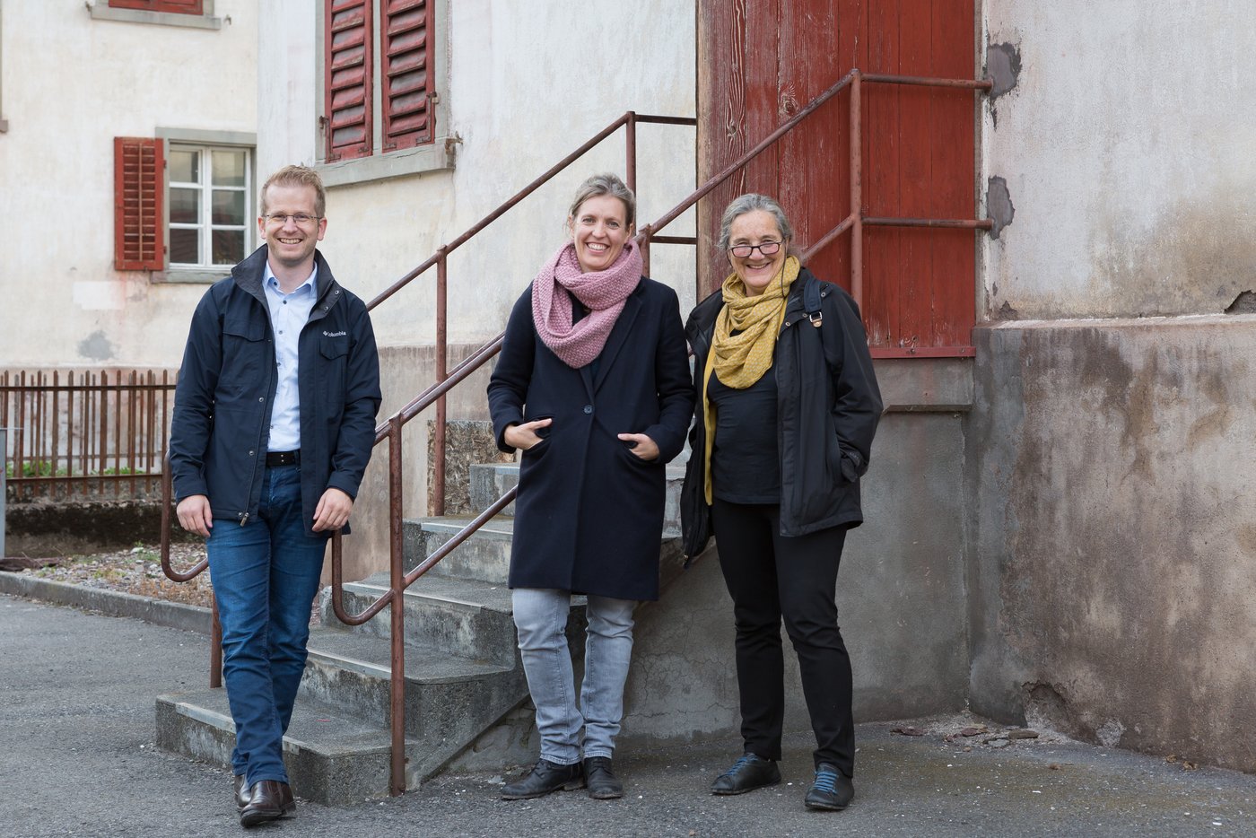 (v.l.n.r.) Projektinitianten aus Flums SG, Michel Eigensatz und Illona Schneider von Schneider Eigensatz Architekten ETH SIA mit Coach Barbara Buser von denkstatt sàrl  (z.V.g. Promiet AG / Markus Frietsch)