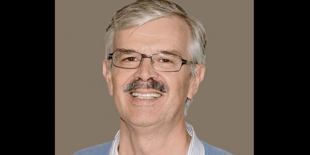 Ruedi Amrein ist langjähriger Mandatsleiter bei Agro-Treuhand Sursee ist Spezialist für den Verkauf von ­landwirtschaftlichen ­Liegenschaften. (Bild BauZ)