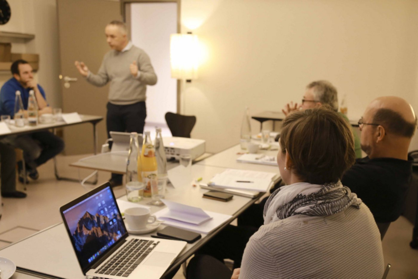 Peter Berndgen leitet seit 2016 Kommunikations-Kurse für die Agrarscouts. Der Agronom und Marketingfachmann erklärt den Agrarscouts, was sich Landwirtschaftsbetriebe von anderen KMUs abschauen können.