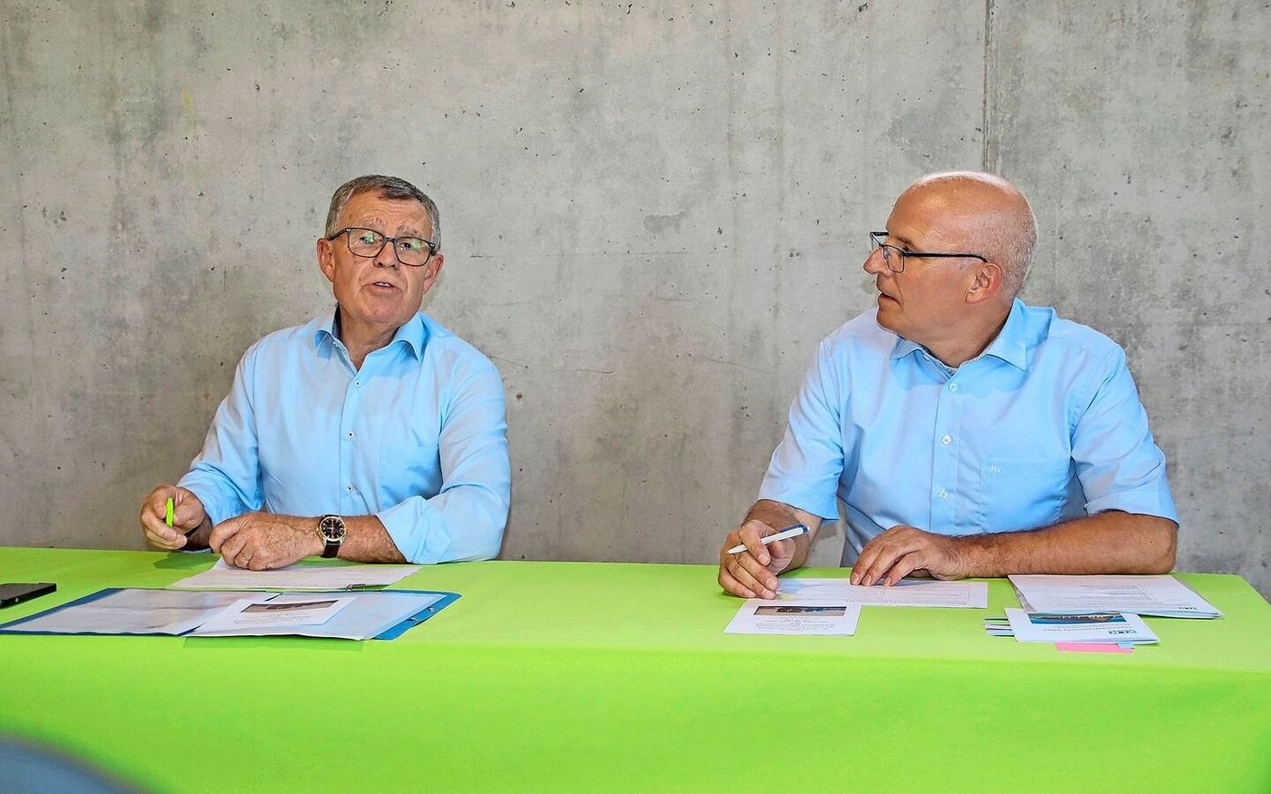 Regierungsrat und ZLK-Präsident Ernst Stocker (l.) und Wilfried Kägi  informierten über die Kreditvergaben.
