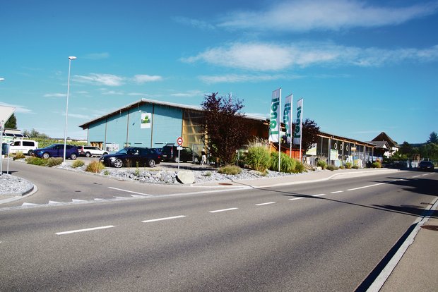 Zur Landi-Genossenschaft Untersee und Rhy gehören neben zwei Volg-Läden auch dieser Landi-Laden in Eschenz.(Bild Roland Müller)