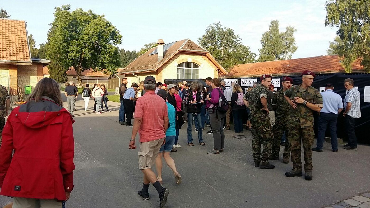 Viele Besucher sind schon eingetroffen. (Bilder sb)