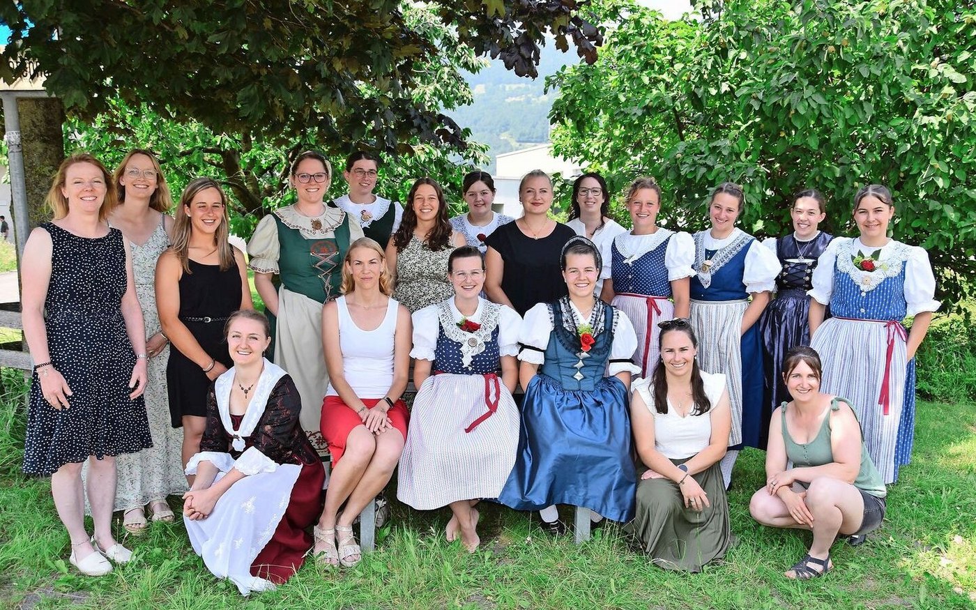 Auch diese 19 Frauen aus dem Kanton St. Gallen haben am Plantahof ihren erfolgreichen Abschluss als Bäuerin FA gefeiert.